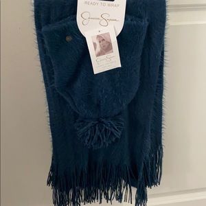 Jessica Simpson beanie and scarf set